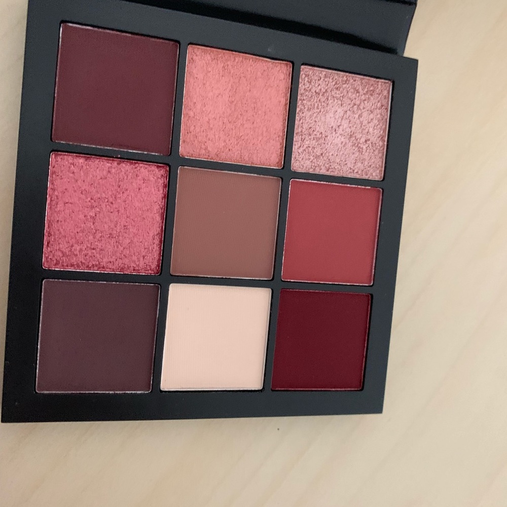 High end makeup bundle - Picture 5 of 5